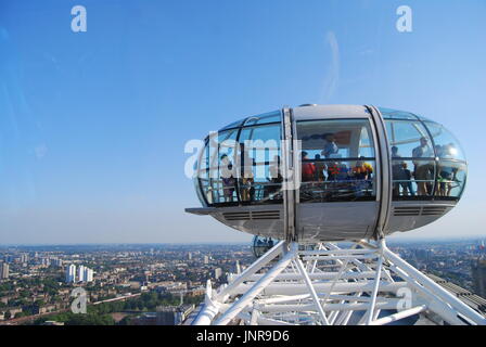 Londres, Royaume-Uni - 22 juillet 2014 : le London Eye - grande roue de l'Europe et la plupart des attractions touristiques de Londres populaires Banque D'Images