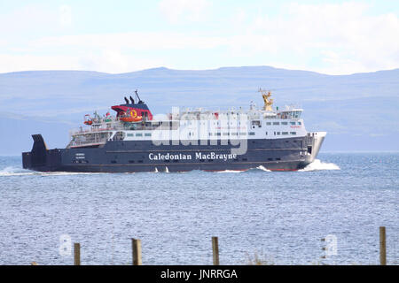 Ferry Calmac MV, Hébrides, à la vitesse de partir dans la baie de Uig Uig Harbour, en roue de la Outer Hebrides Banque D'Images