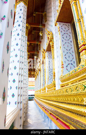 Le côté détail de Phra Ubosot (Coordination) Hall de Wat Arun (Temple de l'aube) à Bangkok, Thaïlande Banque D'Images