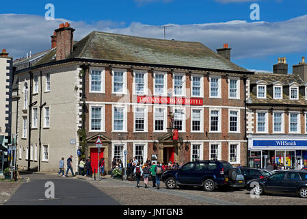 Le Kings Head Hotel sur la place du marché, Richmond, North Yorkshire, England UK Banque D'Images