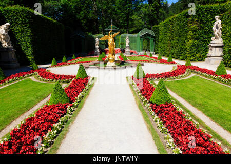 Jardin à golden fountain, Linderhof, Munich, Bavière, Allemagne Banque D'Images