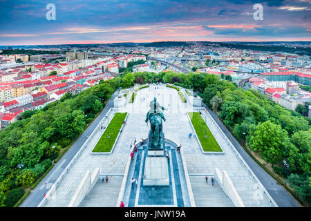 L'Europe, République tchèque, Tchéquie, Prague, la colline de Vitkov, Zizkov, Statue équestre de Jan Zizka de Trocnov, troisième plus grande statue équestre en bronze Banque D'Images