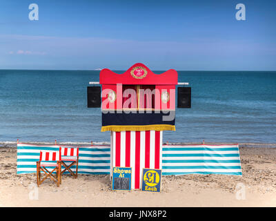 Vacances à la mer britannique Punch and Judy Concept stand à plage de Swanage Dorset UK Banque D'Images