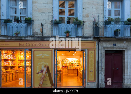 Uzès, Gard, dans le sud de la France - 8 octobre, 2015 : Chocolat et cookie shop à Uzès, Gard, dans le sud de la France. Banque D'Images