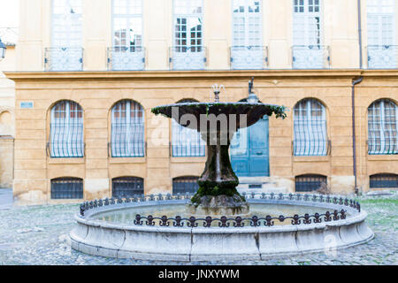 Aix-en-Provence, France - le 9 octobre 2015 : La Fontaine sur la Place d'Albertas, Aix-en-Provence, France. Banque D'Images