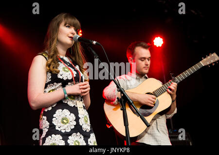 Cambridge, UK. 30 juillet, 2017 2017 BBC Radio 2 jeunes lauréats josie duncan et Pablo lafuente effectuant au Cambridge Folk Festival 2017. richard etteridge / alamy live news Banque D'Images