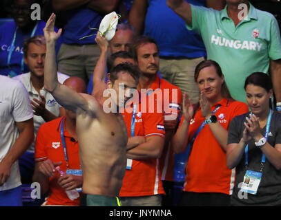 Budapest. 30 juillet, 2017. David Verraszto (avant) de la Hongrie célèbre après le 400m quatre nages natation à la 17e finale des Championnats du Monde FINA à Budapest, Hongrie le 30 juillet 2017. Credit : Ding Xu/Xinhua/Alamy Live News Banque D'Images