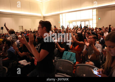 Pasadena, CA. 30 juillet, 2017. Black vit Question public réceptif. Credit : Todd Felderstein Felderstein Crédit : Todd/Alamy Live News Banque D'Images