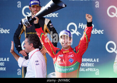 Montréal, Canada. 30 juillet, 2017. Lucas di Grassi champion de la saison 2017 Formule E profiter du goût de la victoire. Credit:Mario Beauregard/Alamy Live News Banque D'Images