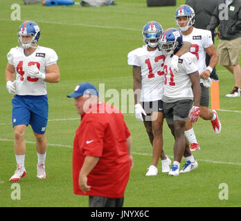 East Rutherford, USA. Jul 29, 2017. Les New York Giants Football a pris au champ de pratique à East Rutherford, NJ pour NFL Training Camp le 29 juillet 2017. Beckham Odell Jr. et Brandon Marshall fait joue à la pratique que les fans excités qui étaient sur place pour voir l'équipe. Credit : Roy Caratozzolo III/Alamy Live News Banque D'Images