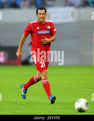 Fichier - File photo datée du 05 juin 2013 montrant Hasan Salihamidzic lors du match d'adieu à Ballack la Red Bull Arena, à Leipzig, Allemagne. Salihamidzic sera le nouveau directeur sportif du FC Bayern. La 40ans ancien joueur professionnel a été présenté par le président du Bayern Munich Hoeness sur lundi, 31 juillet 2017. Photo : Thomas Eisenhuth/dpa-Zentralbild/dpa Banque D'Images