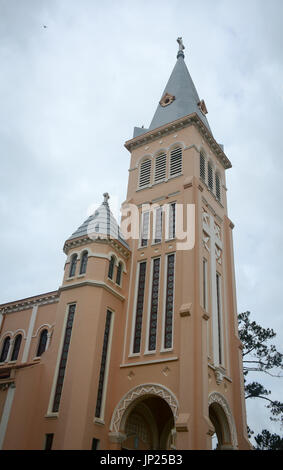 Nicolas de Bari Cathédrale (Église de poulet) dans la région de Dalat, Vietnam. C'est une cathédrale catholique romaine, siège du diocèse de Da Lat, suffragant de l'Ar Banque D'Images