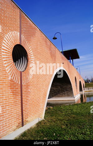 Pont dans le parc San Donato, Florence, Italie Banque D'Images