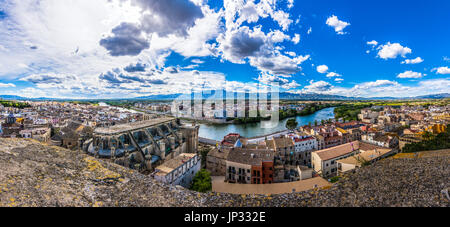 Vue panoramique de la cathédrale et de l'Èbre Suda château. Tortosa , La Catalogne, Espagne Banque D'Images