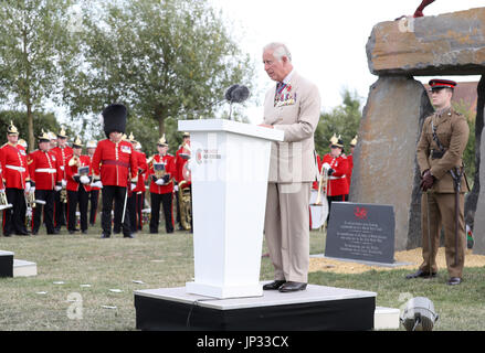 Le Prince de Galles qui fréquentent le Service national gallois du souvenir au Welsh National Memorial Park à Langemark, près d'Ypres, Belgique, pour marquer le centenaire de la bataille de Passchendaele. Banque D'Images