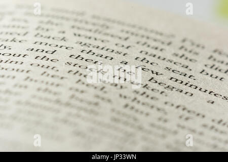 Libre expression en anglais livre avec un autre mots flous Banque D'Images