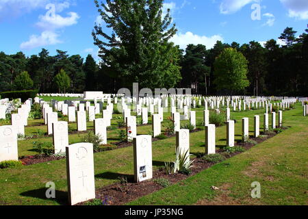 Cimetière Le cimetière militaire de Brookwood et, également connu sous le nom de la Nécropole de Londres, dans le Surrey. Le plus grand cimetière au Royaume-Uni créé en 1852. Banque D'Images