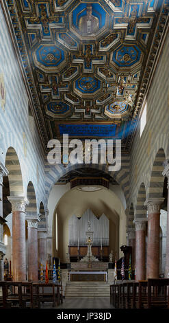 VOLTERRA, ITALIE - 17 mars 2014 : l'intérieur de la cathédrale catholique romaine dédiée à l'Assomption de la Vierge Marie, le siège de l'évêque de V Banque D'Images