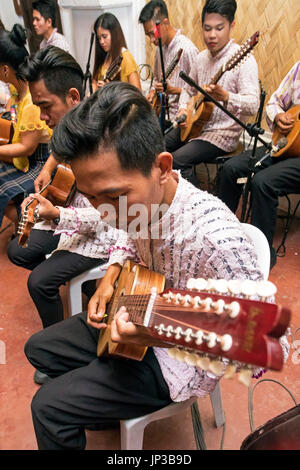 Spectacle culturel, de Nayong pilipino, Angeles City, Pampanga, Philippines Banque D'Images