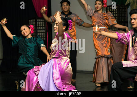 Spectacle culturel à Nayong pilipino, Angeles City, Pampanga, Philippines Banque D'Images