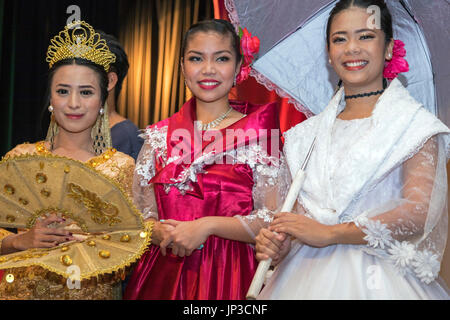 Spectacle culturel à Nayong pilipino, Angeles City, Pampanga, Philippines Banque D'Images