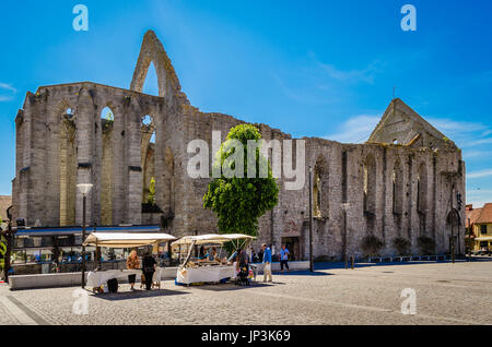 Église Saint Karins ruine est à côté de la place principale de Visby. Banque D'Images