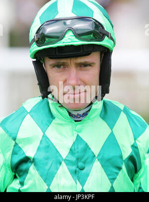 Jockey Tom Eaves au cours de la première journée de la réunion de la Coupe John Smith à l'hippodrome de York Banque D'Images