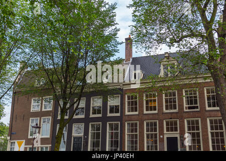 Les bâtiments le long des canaux dans le centre-ville d'Amsterdam - Amsterdam - Pays-Bas Banque D'Images