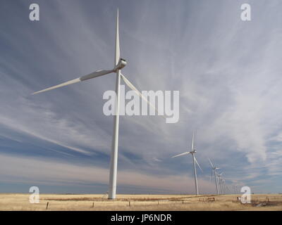 Éoliennes sur les hautes plaines du Texas. Banque D'Images