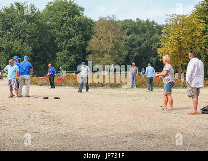 GRONINGEN, Pays-bas-août 20th : la Boule de petanque au Martini Masters tournament à Groningue, aux Pays-Bas, le 20e de Au Banque D'Images