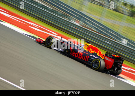 Red Bull au le premier coin de la Silverstone Grand Prix au cours de la 2016 British Grand Prix de Formule 1 Banque D'Images