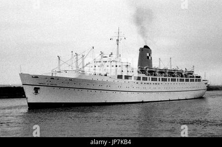 AJAXNETPHOTO. Octobre, 1964. Montréal, Canada. - Départ de l'impératrice - paquebot Empress du Canadien Pacifique de l'Angleterre à l'extérieur du pays. PHOTO:JONATHAN EASTLAND/AJAX REF:243601 6A Banque D'Images