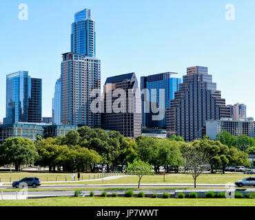  Preview Enregistrer Télécharger Austin, Texas, USA sur le centre-ville sur la rivière Colorado. Banque D'Images