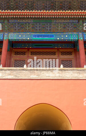 Détail architectural de la porte de la Divine pourrait, à la Cité interdite à Pékin, Chine Banque D'Images