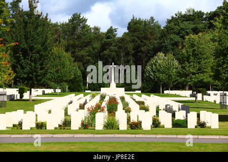 Cimetière Le cimetière militaire de Brookwood et, également connu sous le nom de la Nécropole de Londres, dans le Surrey. Le plus grand cimetière au Royaume-Uni créé en 1852. Banque D'Images