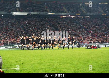 Les All Blacks effectuer le Haka, Eden Park, Auckland, samedi 8 juillet 2017 avant la finale de la Coupe du Monde de Rugby contre les Lions britanniques et irlandais Banque D'Images