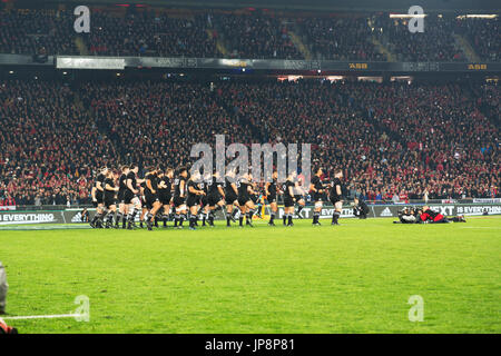 Les All Blacks effectuer le Haka, Eden Park, Auckland, samedi 8 juillet 2017 avant la finale de la Coupe du Monde de Rugby contre les Lions britanniques et irlandais Banque D'Images