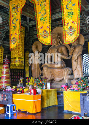 Autel de bouddha, Yan Ling Temple, grottes de Yungang, Datong, Chine Banque D'Images