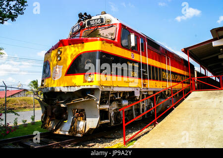 Locomotives de chemin de fer du canal de Panama à la gare de la ville de Panama Banque D'Images