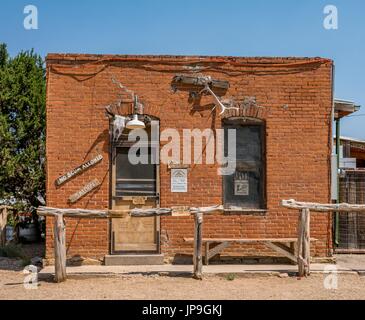 Aucun Scum n'a autorisé le Saloon dans la ville fantôme de l'ouest et l'ancienne ville minière de White Oaks, Nouveau Mexique, États-Unis. Banque D'Images