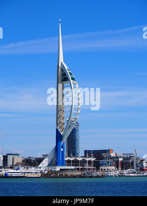 L'Unis Spinnaker Tower, Portsmouth, Angleterre Banque D'Images