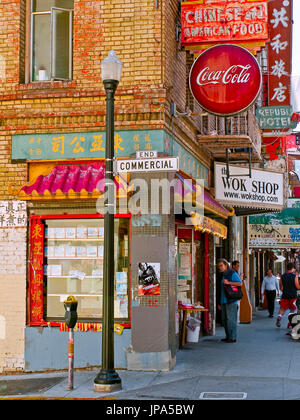 Coin de rue, Chinatown, San Francisco, California, USA Banque D'Images