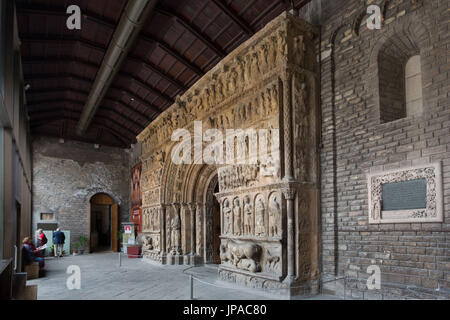 Espagne, Catalogne, province de Gérone, de la ville de Ripoll, Santa Maria de Ripoll monastère du XII siècle, portique roman catalan Banque D'Images