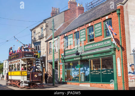 L'Angleterre, dans le comté de Durham, le musée en plein air Beamish, tramway historique Banque D'Images