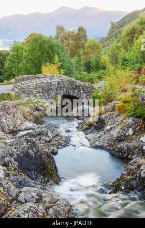 L'Angleterre, Cumbria, Lake District, Derwentwater, Ashness Bridge Banque D'Images