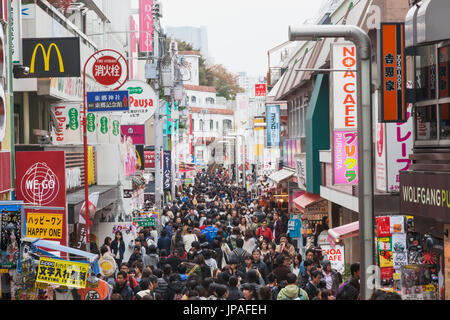 Le Japon, Honshu, Tokyo, Harajuku Takeshita-dori, la rue commerçante Banque D'Images