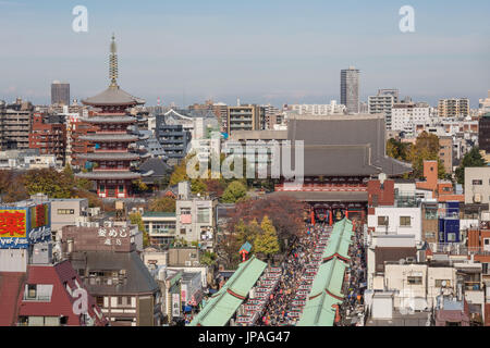 Le Japon, la ville de Tokyo, Asakusa, Temple Sensoji, Centre Commercial Nakamise Dori Banque D'Images