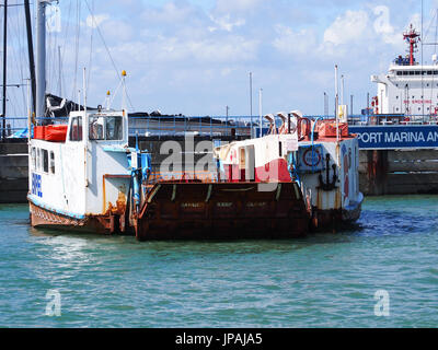 L'ancienne chaîne de Newport à Cowes ferry qui traverse la Medina river sur l'île de Wight, maintenant mis en place dans le port de Portsmouth. Banque D'Images