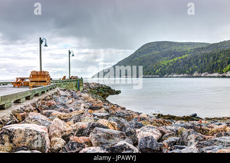 Port-au-Persil pier au Québec, Canada région de Charlevoix durant une tempête jour pluvieux avec Saint Laurent Banque D'Images