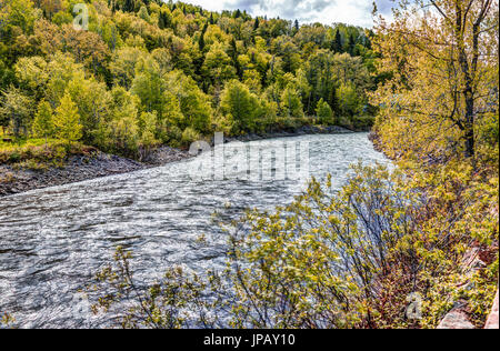 La rivière Petit Saguenay au Québec, Canada au cours de l'automne Banque D'Images